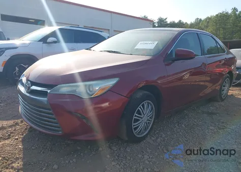 2016 Toyota Camry Le z USA, uszkodzony, nr VIN 4T1BF1FKXGU585738